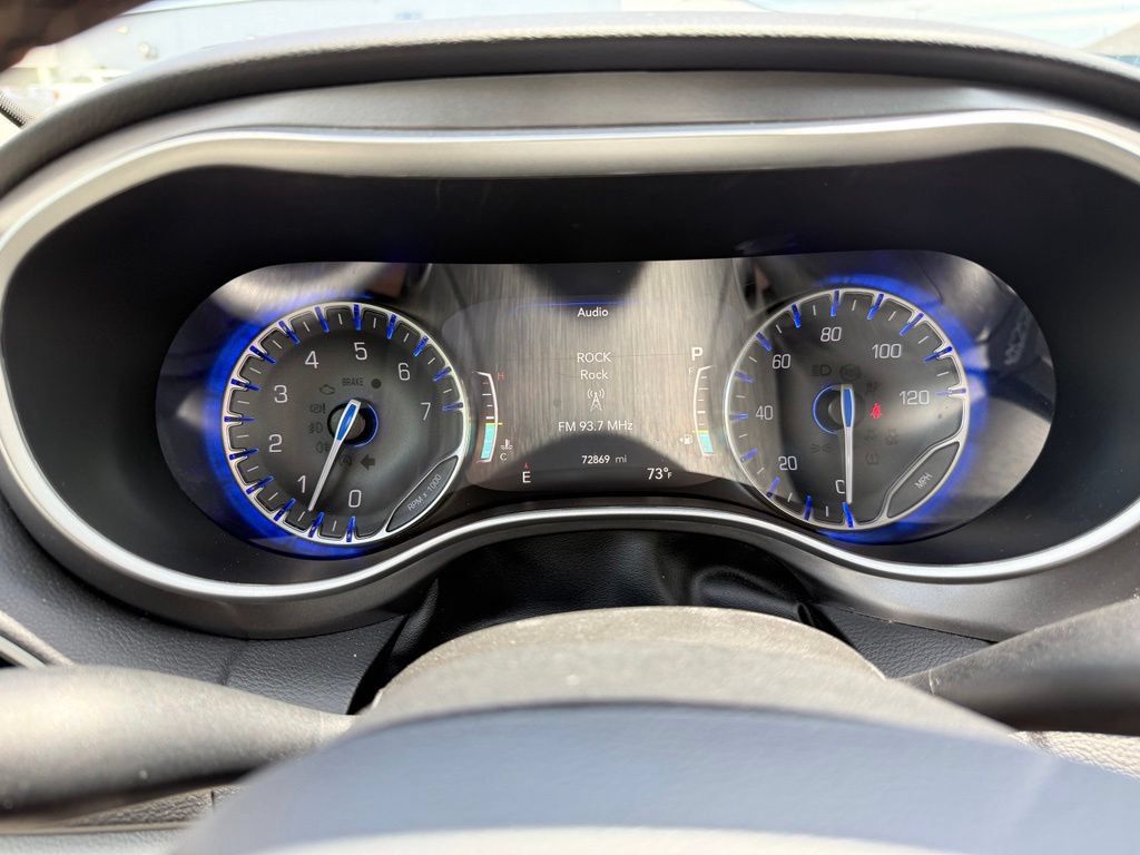 Used 2024 Chrysler Pacifica Touring-L FWD image 31
