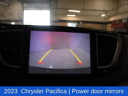 Used 2023 Chrysler Pacifica Touring-L FWD image 20