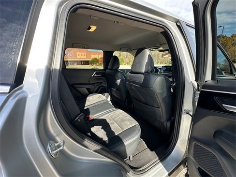 Used 2024 Mitsubishi Outlander SE image 17