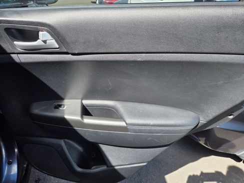 Used 2018 Kia Sportage LX w/ LX Popular Package image 12