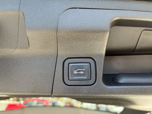 Used 2022 GMC Acadia Denali w/ Denali Ultimate Package AWD/4WD image 28