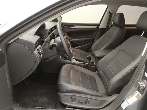 Used 2022 Volkswagen Passat 2.0T SE image 17