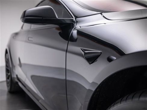 Used 2022 Tesla Model S Plaid image 11