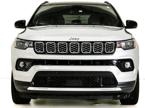 Used 2025 Jeep Compass Limited AWD/4WD image 2