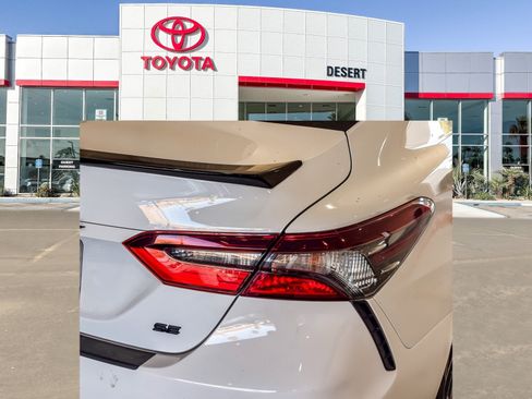 Used 2023 Toyota Camry SE FWD image 7