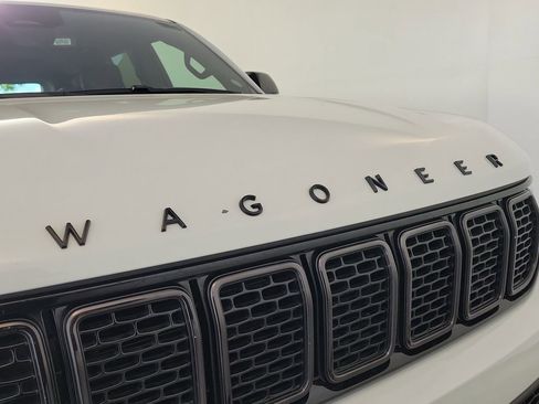 Used 2024 Jeep Wagoneer Series II RWD image 8