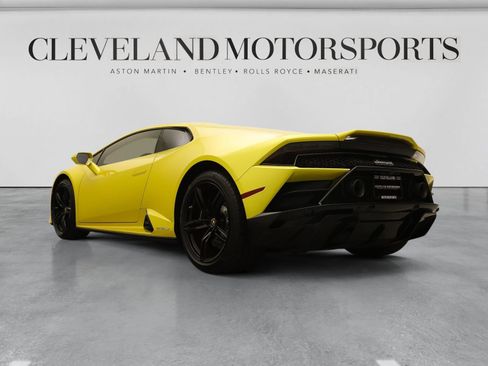 Used 2020 Lamborghini Huracan EVO RWD image 4