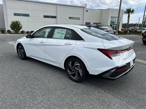 New 2026 Hyundai Elantra Limited image 11