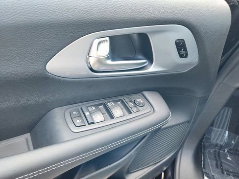 New 2026 Chrysler Pacifica Limited w/ S Appearance Package FWD image 10