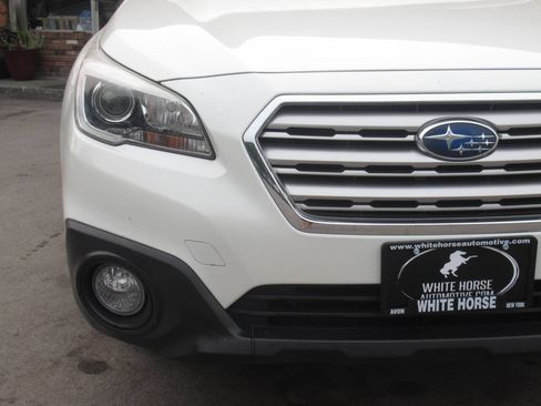 Used 2017 Subaru Outback 2.5i Premium AWD/4WD image 3