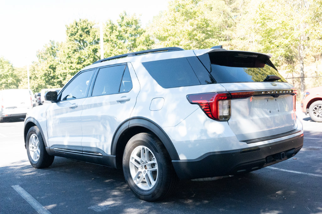 Used 2025 Ford Explorer Active RWD image 8