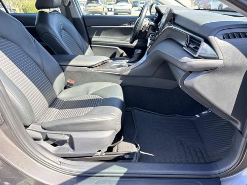 Used 2024 Toyota Camry SE image 25