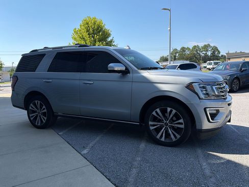 Used 2020 Ford Expedition Limited w/ Equipment Group 302A RWD image 4