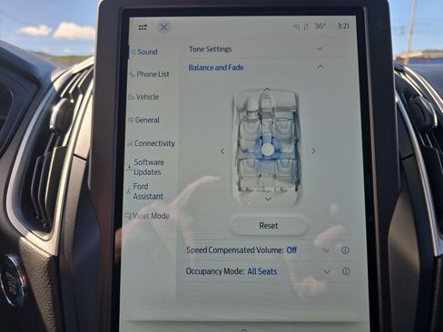 Used 2024 Ford Edge SEL w/ Convenience Package image 32