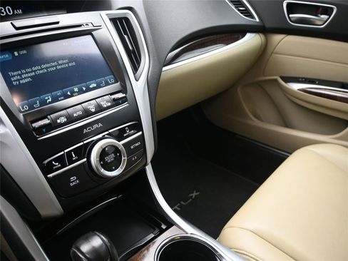 Used 2019 Acura TLX FWD image 4