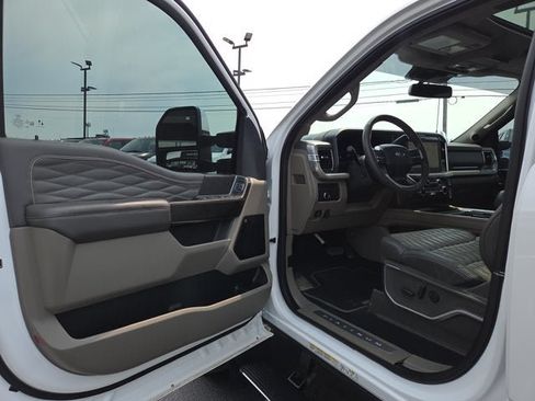 Used 2025 Ford F450 Platinum w/ Platinum Plus Package AWD/4WD image 8