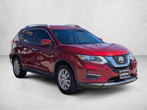 Used 2018 Nissan Rogue SV image 3