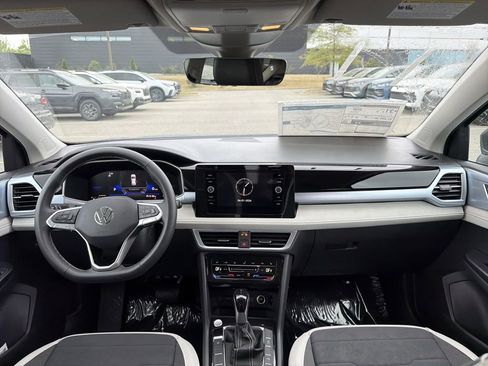 New 2026 Volkswagen Taos SE FWD image 19