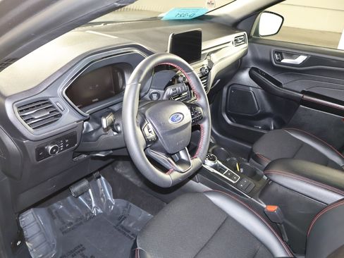 Used 2025 Ford Escape ST-Line Select image 2