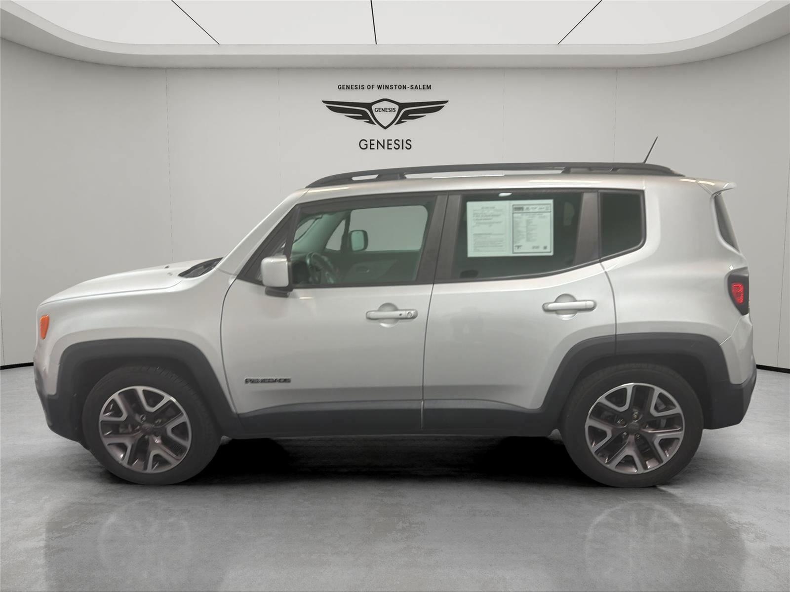 Used 2017 Jeep Renegade Latitude w/ Popular Equipment Group FWD image 2