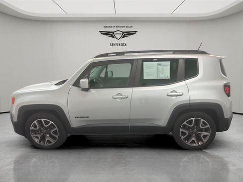 Used 2017 Jeep Renegade Latitude w/ Popular Equipment Group FWD image 2