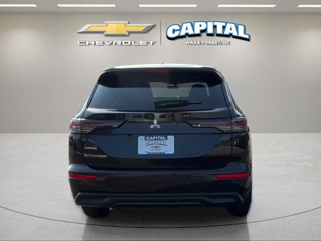 Used 2025 Mitsubishi Outlander ES FWD image 4
