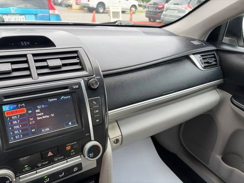 Used 2012 Toyota Camry LE FWD image 12