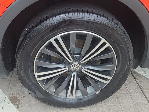 Used 2018 Volkswagen Tiguan SEL AWD/4WD image 28