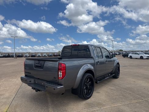 Used 2020 Nissan Frontier SV w/ Midnight Edition Floor Mats image 24