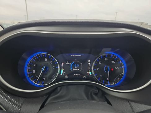 Used 2023 Chrysler Pacifica Touring-L image 31