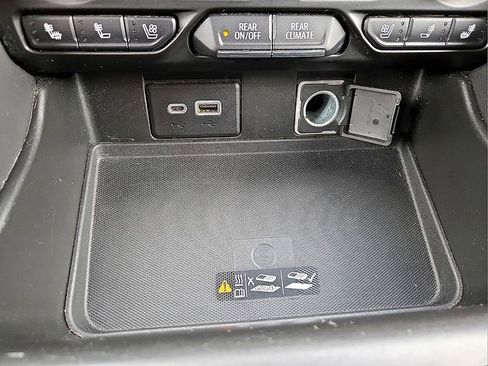 Used 2022 Chevrolet Suburban Premier image 20