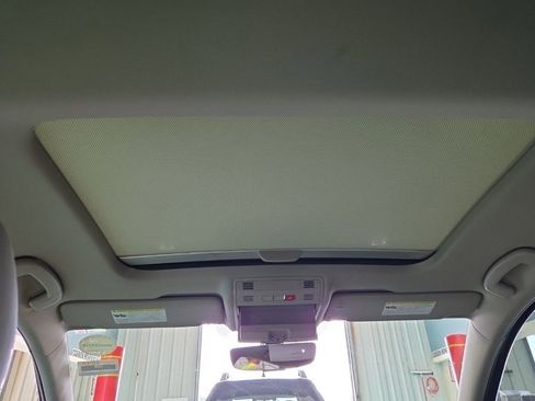 Used 2021 Volkswagen Golf 4-Door image 28