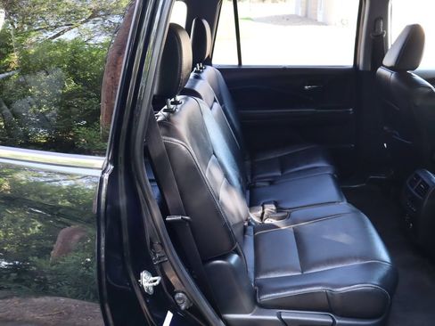 Used 2016 Honda Pilot Touring image 23
