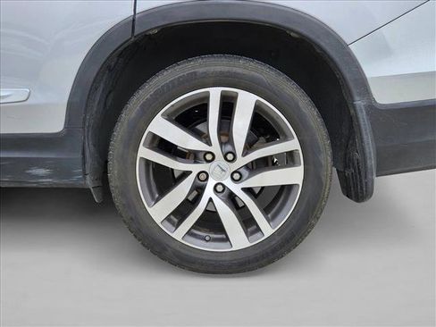 Used 2018 Honda Pilot Touring image 21