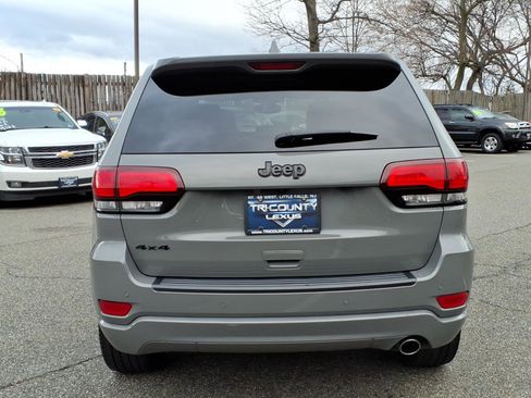 Used 2020 Jeep Grand Cherokee Altitude AWD/4WD image 5