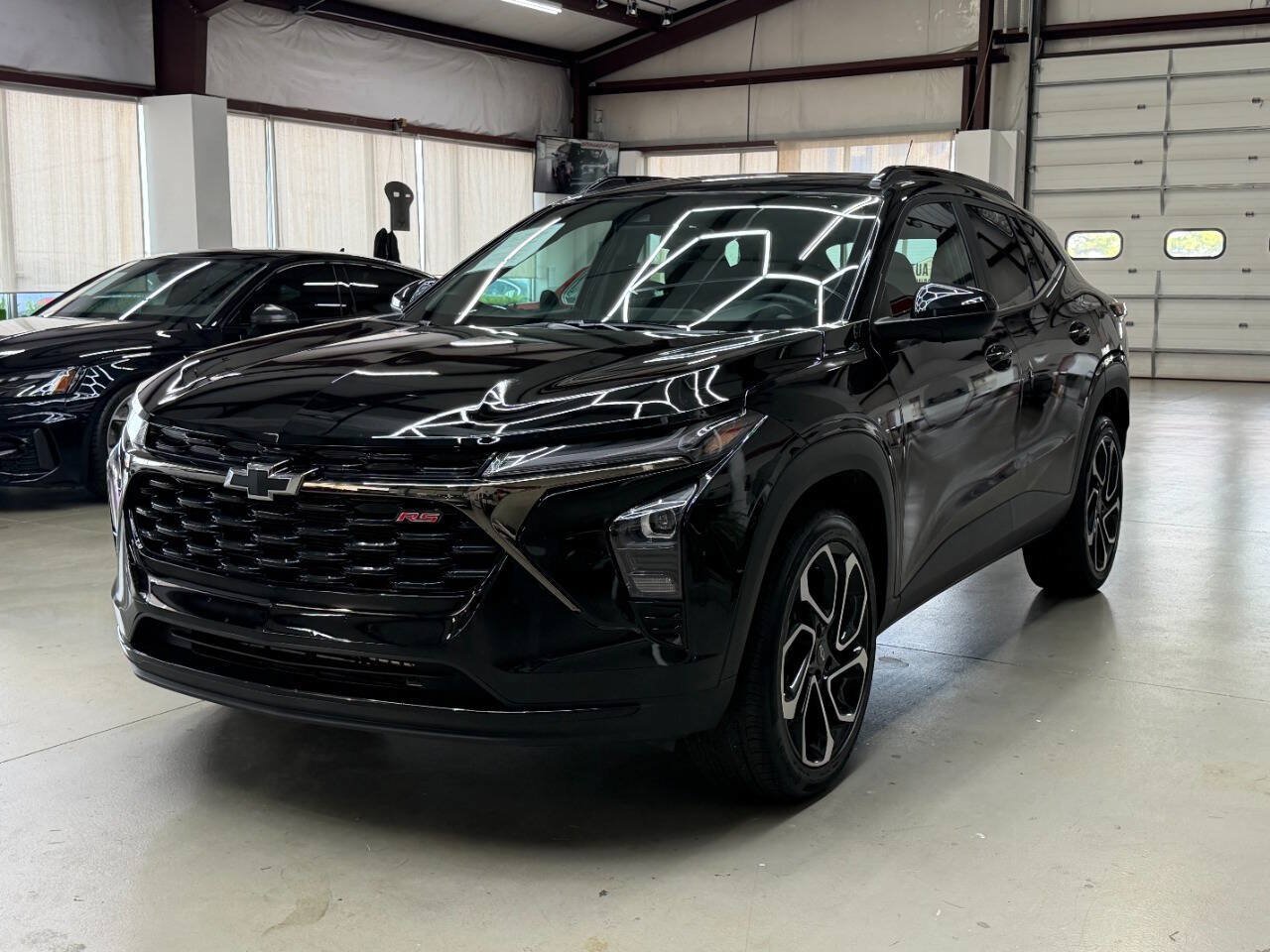 Used 2025 Chevrolet Trax RS w/ Sunroof Package FWD image 5