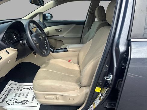 Used 2011 Toyota Venza FWD image 12