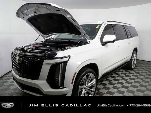 Certified 2025 Cadillac Escalade ESV Sport Platinum AWD/4WD image 38