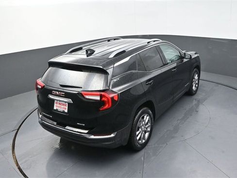 Used 2024 GMC Terrain SLT image 25