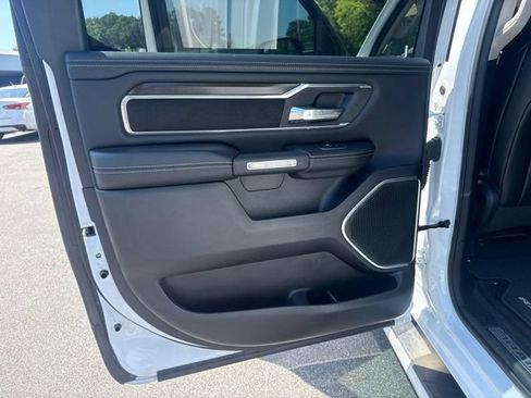 Used 2022 RAM 1500 Laramie AWD/4WD image 14
