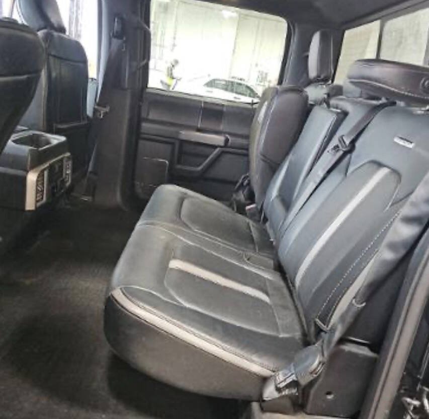 Used 2018 Ford F150 Platinum w/ Equipment Group 701A Luxury AWD/4WD image 16