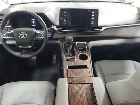 Certified 2024 Toyota Sienna XLE AWD/4WD image 26