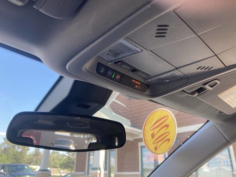 Used 2020 Chevrolet Equinox LT image 15