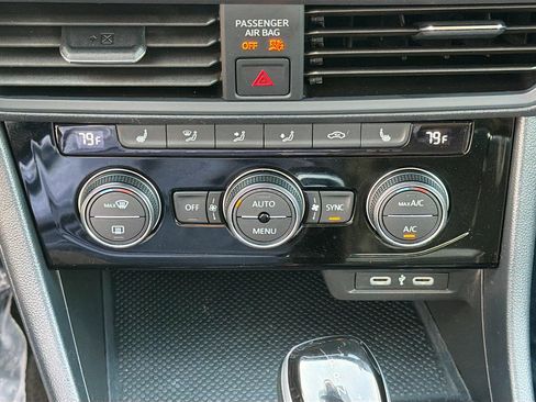 Used 2024 Volkswagen Jetta SE image 33