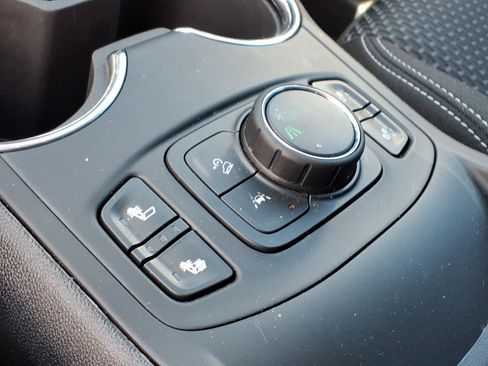 Used 2023 GMC Terrain SLE w/ Driver Convenience Package FWD image 16