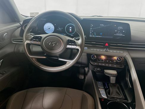 Used 2023 Hyundai Elantra SEL w/ Convenience Package image 18