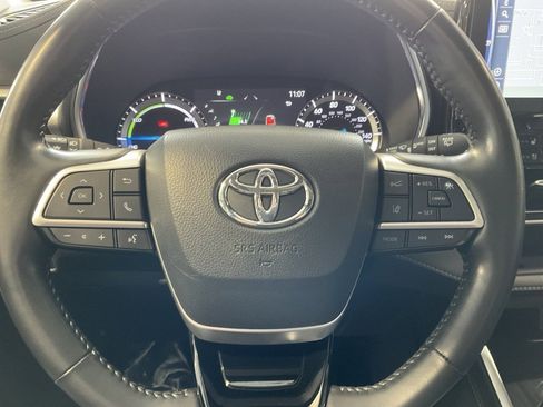 Certified 2022 Toyota Highlander Platinum image 11