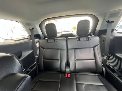 Used 2024 Ford Explorer Limited AWD/4WD image 32