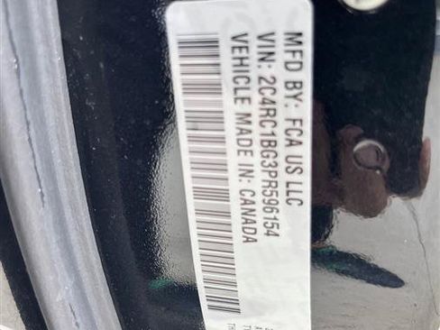 Used 2023 Chrysler Pacifica Touring-L FWD image 13
