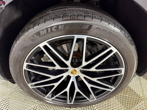 Used 2023 Porsche Macan Turbo image 13